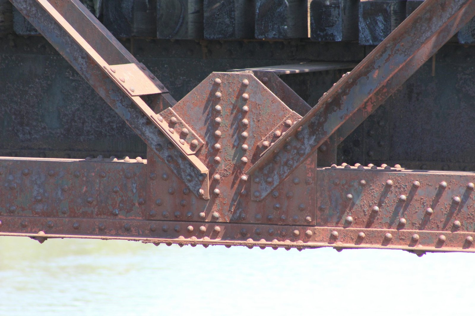 Lower connection
